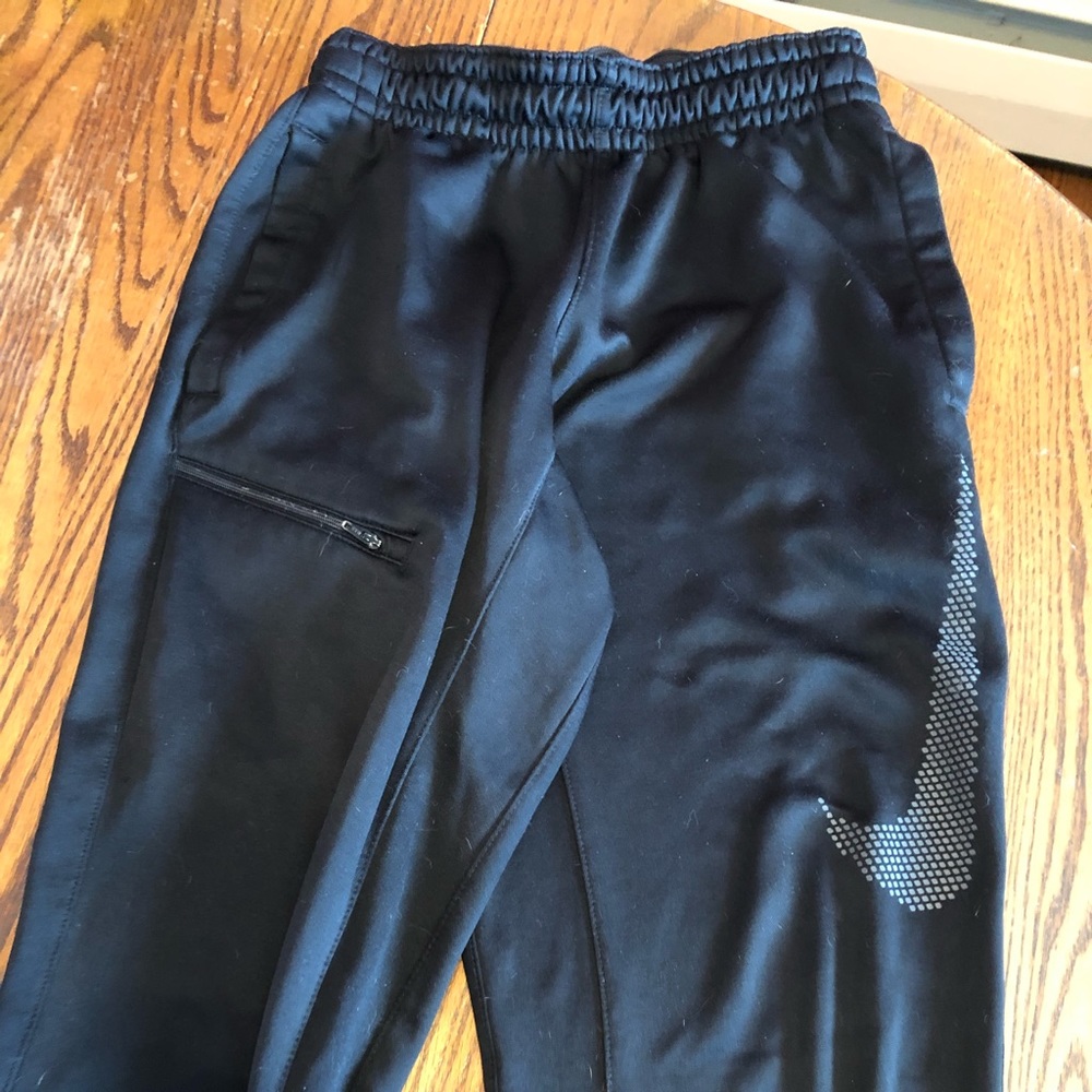 Nike Men’s small zippered-pocket athletic pants